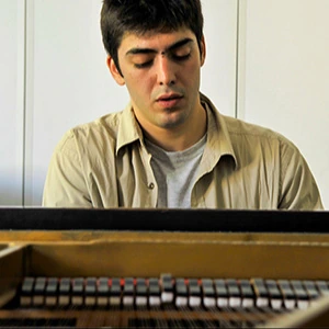 Τσιλιμπάρης Βίκτωρας - Δάσκαλος Αυτοσχεδιασμού στο instateacher.gr