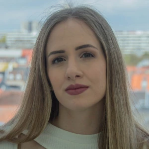 Μαλλιούρα Αρετή - Καθηγήτρια Βιολογίας στο instateacher.gr