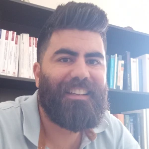 Χαλιμούρδας Κώστας - Καθηγητής Νεοελληνικής Λογοτεχνίας στο instateacher.gr