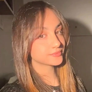 Μπαρέ Έμι - Καθηγήτρια Μαθηματικών στο instateacher.gr