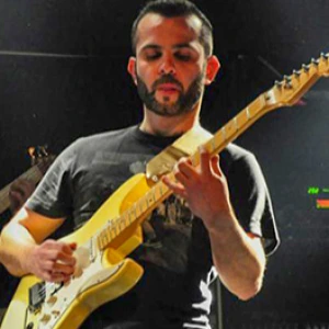 Σούλιος Παναγιώτης - Δάσκαλος Ακουστικής Κιθάρας στο instateacher.gr