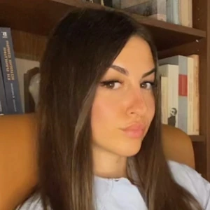 Τζαφέρη Αλεξάνδρα - Καθηγήτρια Νεοελληνικής Λογοτεχνίας στο instateacher.gr