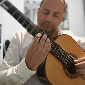 Στροίκος Μανώλης - Δάσκαλος Ακουστικής Κιθάρας στο instateacher.gr