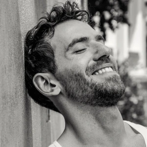 Τζοβάνι Αλέξανδρος - Δάσκαλος Μονωδίας στο instateacher.gr