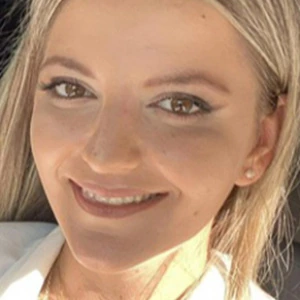 Ζήση Χρύσα - Καθηγήτρια Έκθεσης στο instateacher.gr