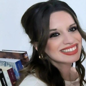 Μερτζάνη Αφροδίτη - Καθηγήτρια Ελληνικής Λογοτεχνίας στο instateacher.gr