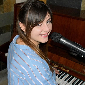 Λαθουράκη Εύα                                   - Δασκάλα Σολφέζ στο instateacher.gr