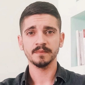 Τριανταφυλλόπουλος Τάσος - Καθηγητής Ελληνικής Λογοτεχνίας στο instateacher.gr